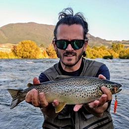 Pesca a spinning in torrente