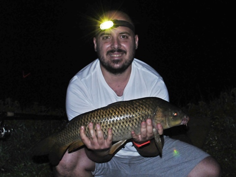 Pesca di notte in carpodromo
